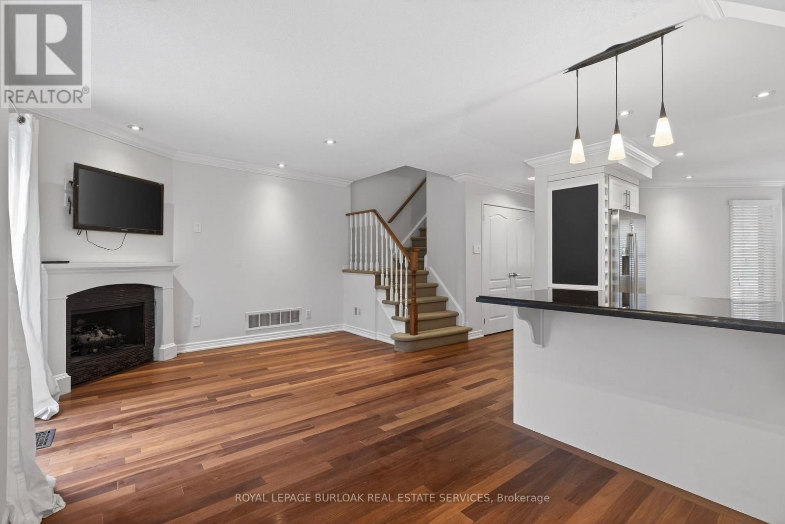 11 - 2065 SIXTH LINE Image 14