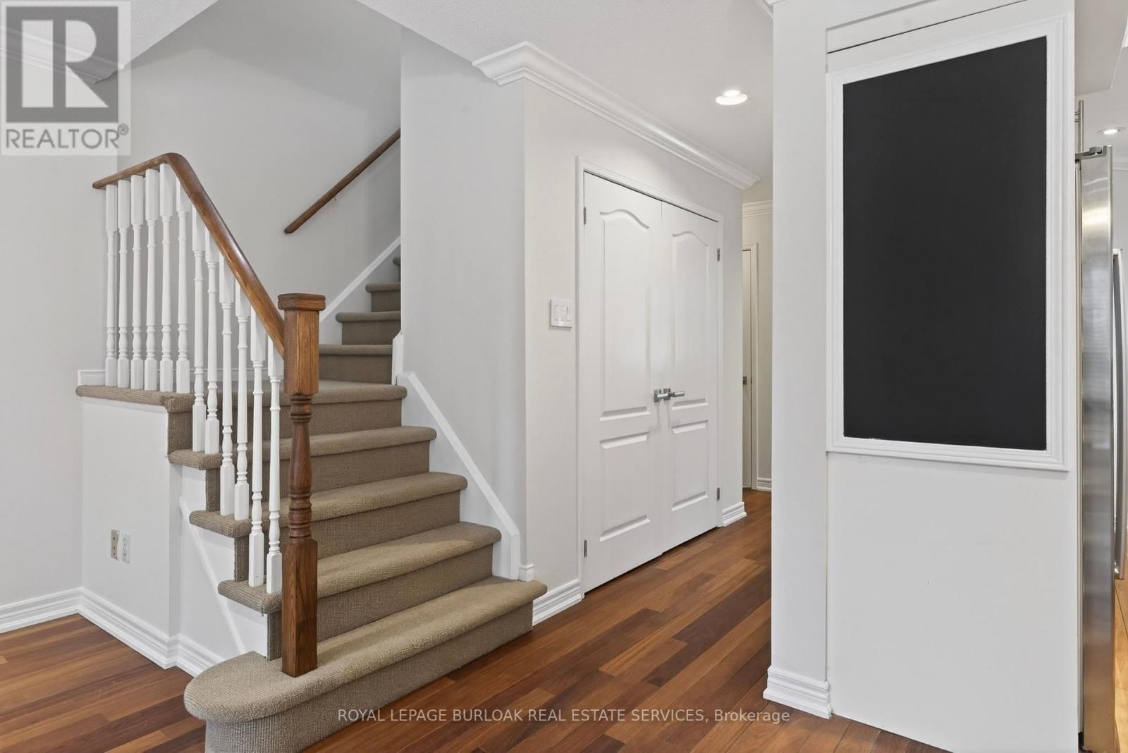 11 - 2065 SIXTH LINE Image 16