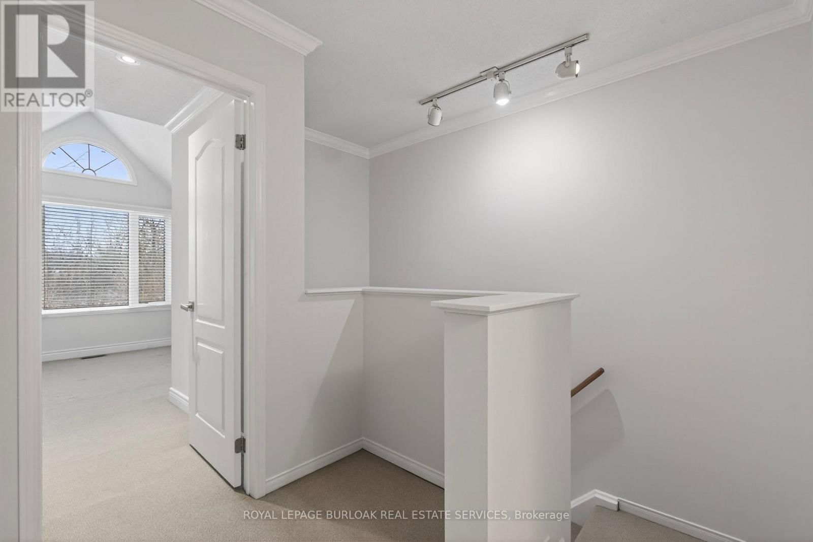 11 - 2065 SIXTH LINE Image 27