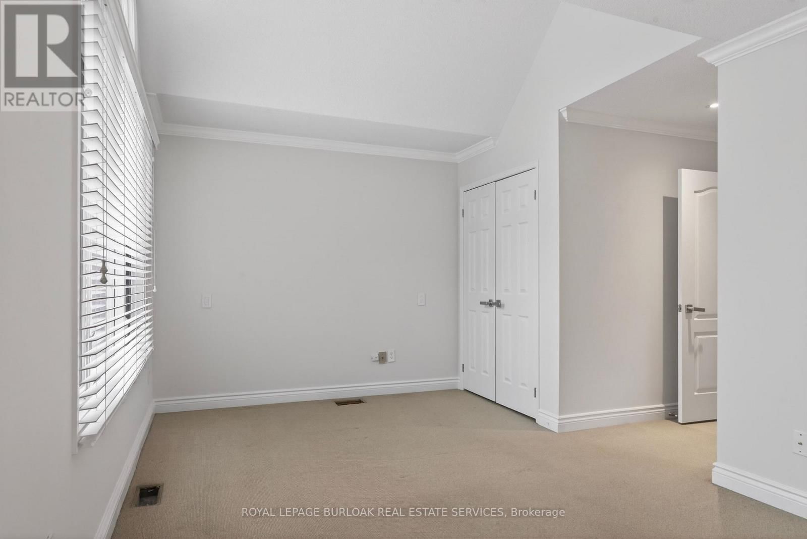 11 - 2065 SIXTH LINE Image 32