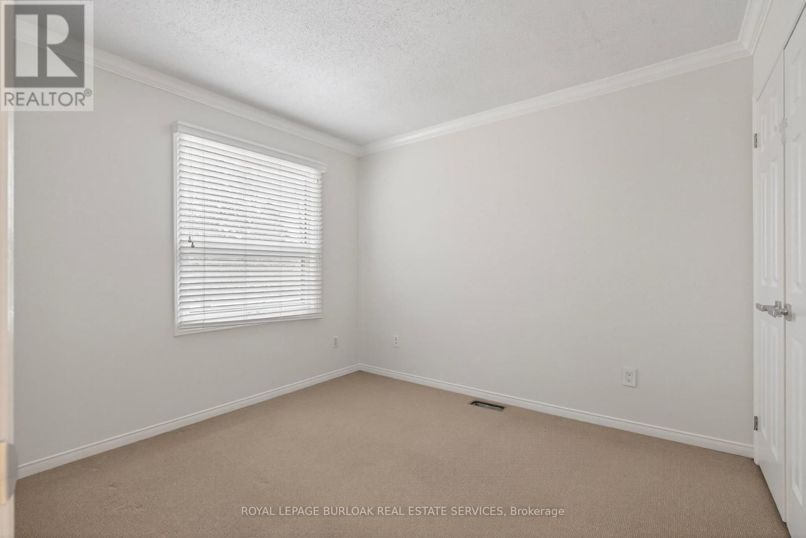 11 - 2065 SIXTH LINE Image 34