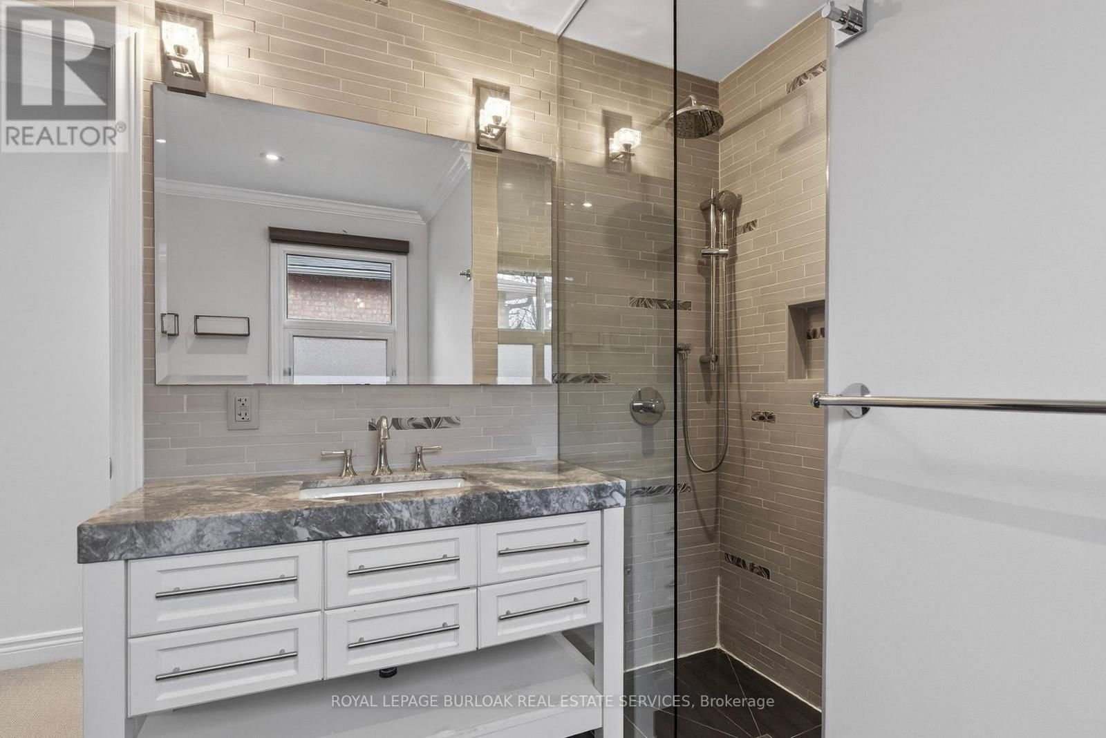 11 - 2065 SIXTH LINE Image 40