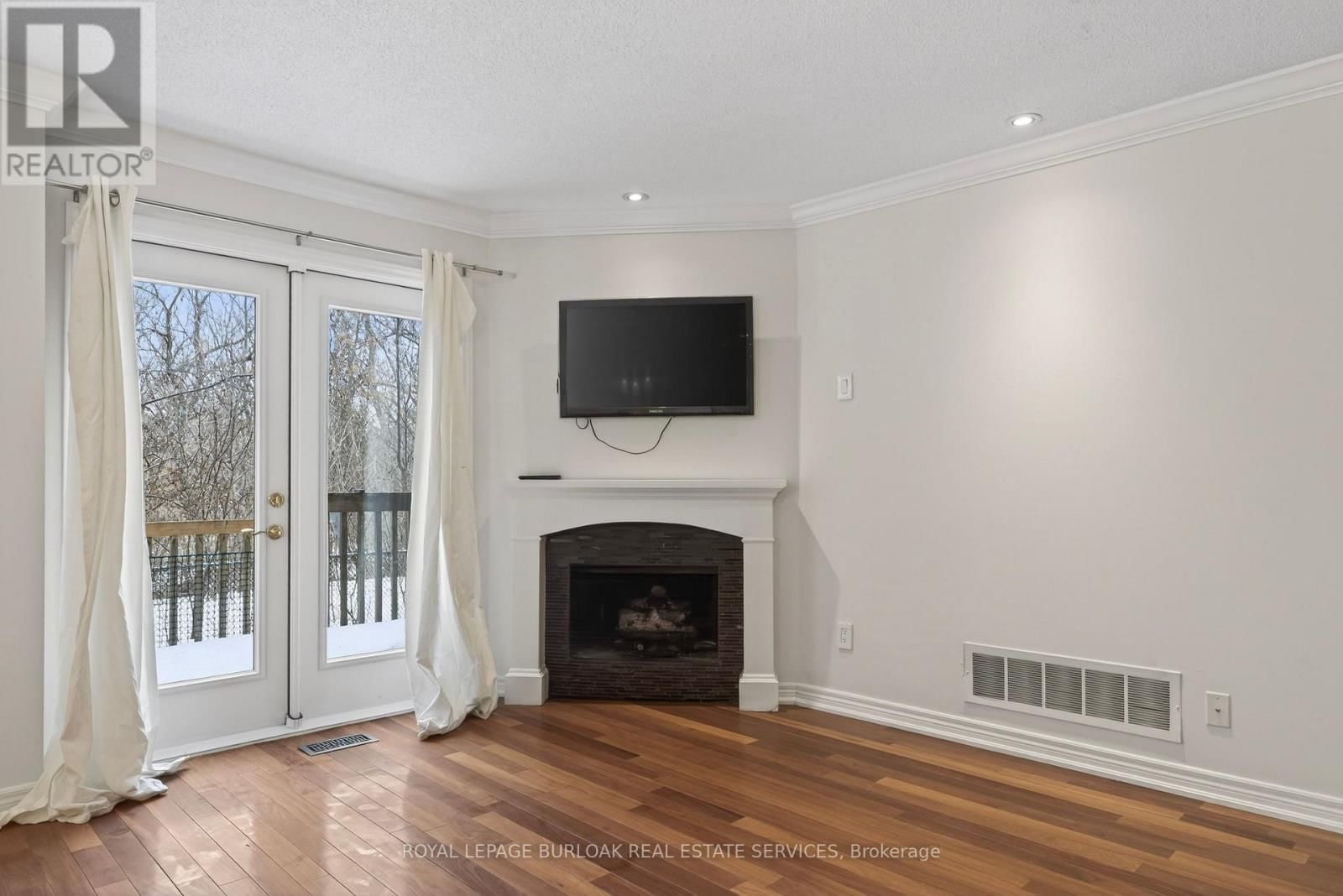 11 - 2065 SIXTH LINE Image 6