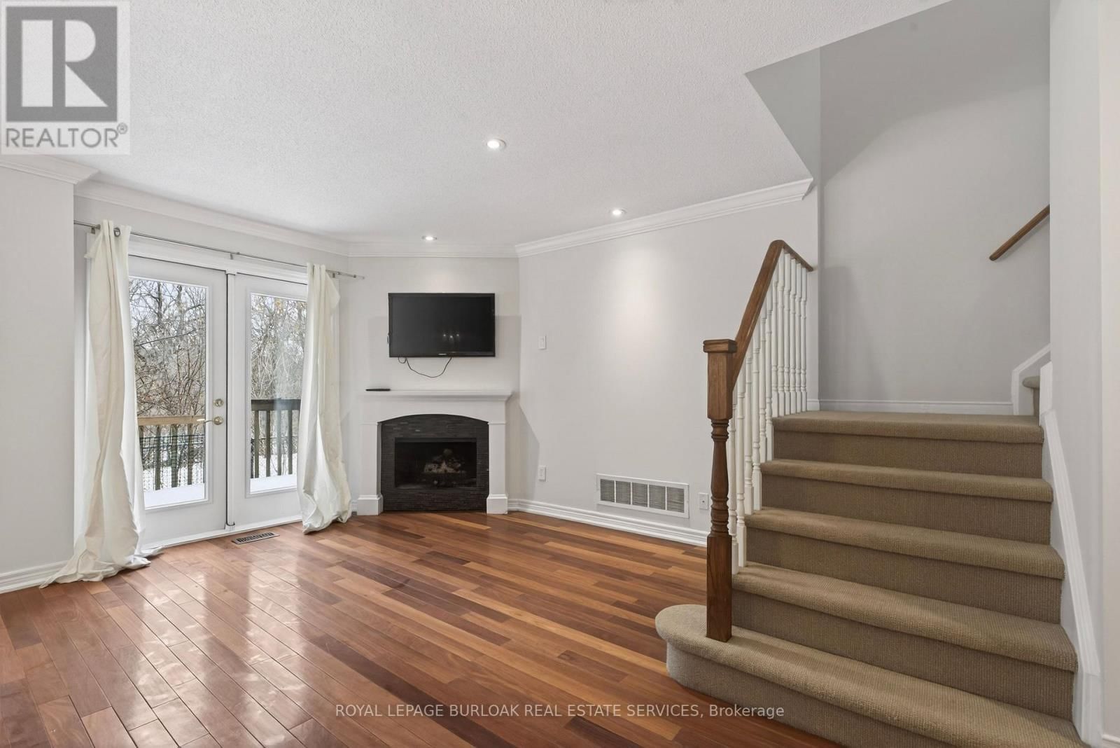 11 - 2065 SIXTH LINE Image 7