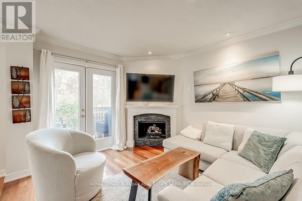 11 - 2065 SIXTH LINE Image 9