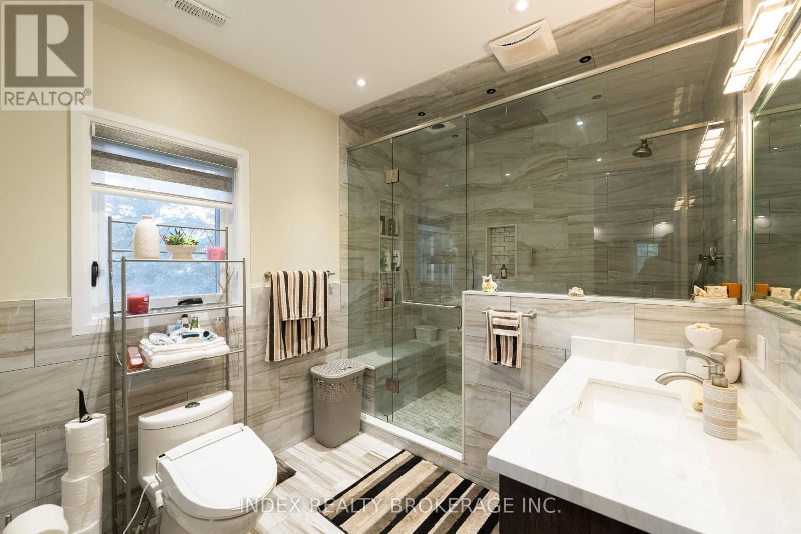 20 GLASSFORD COURT Image 33