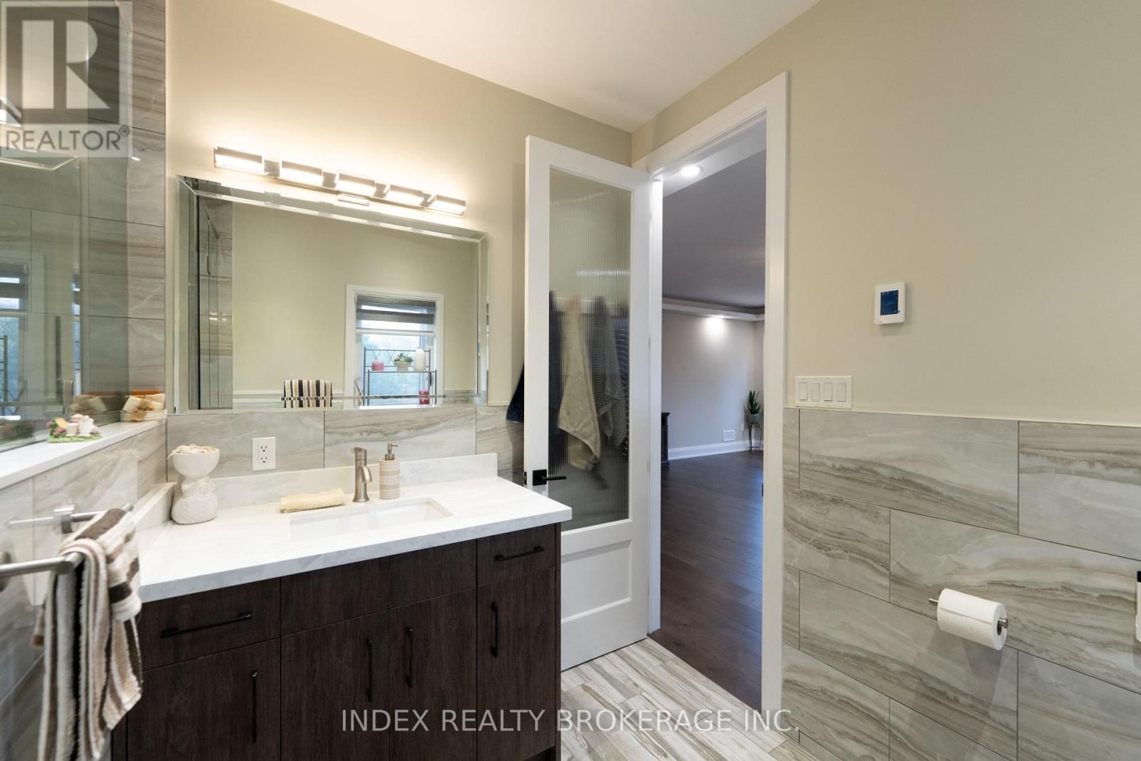 20 GLASSFORD COURT Image 34