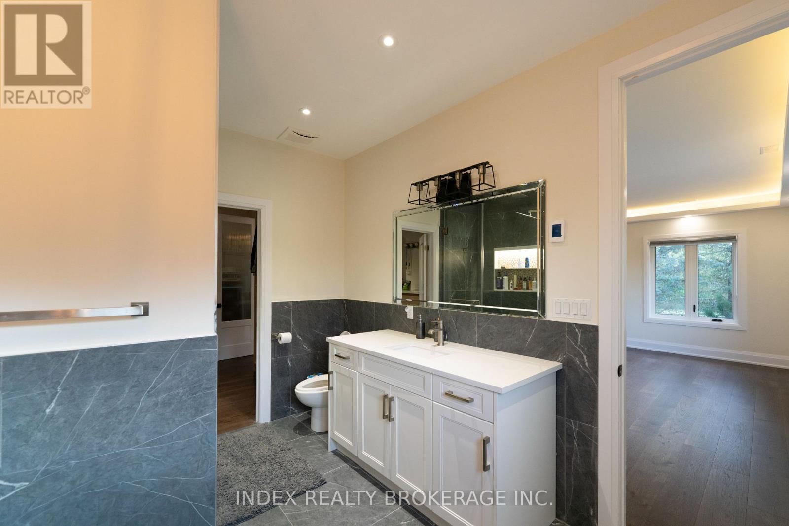 20 GLASSFORD COURT Image 37