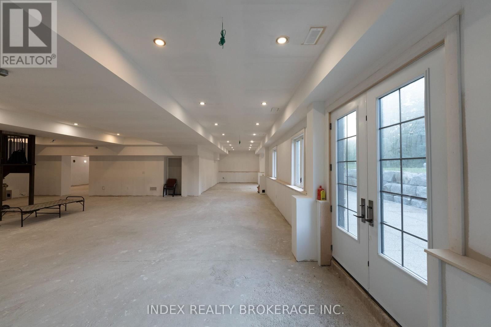 20 GLASSFORD COURT Image 43