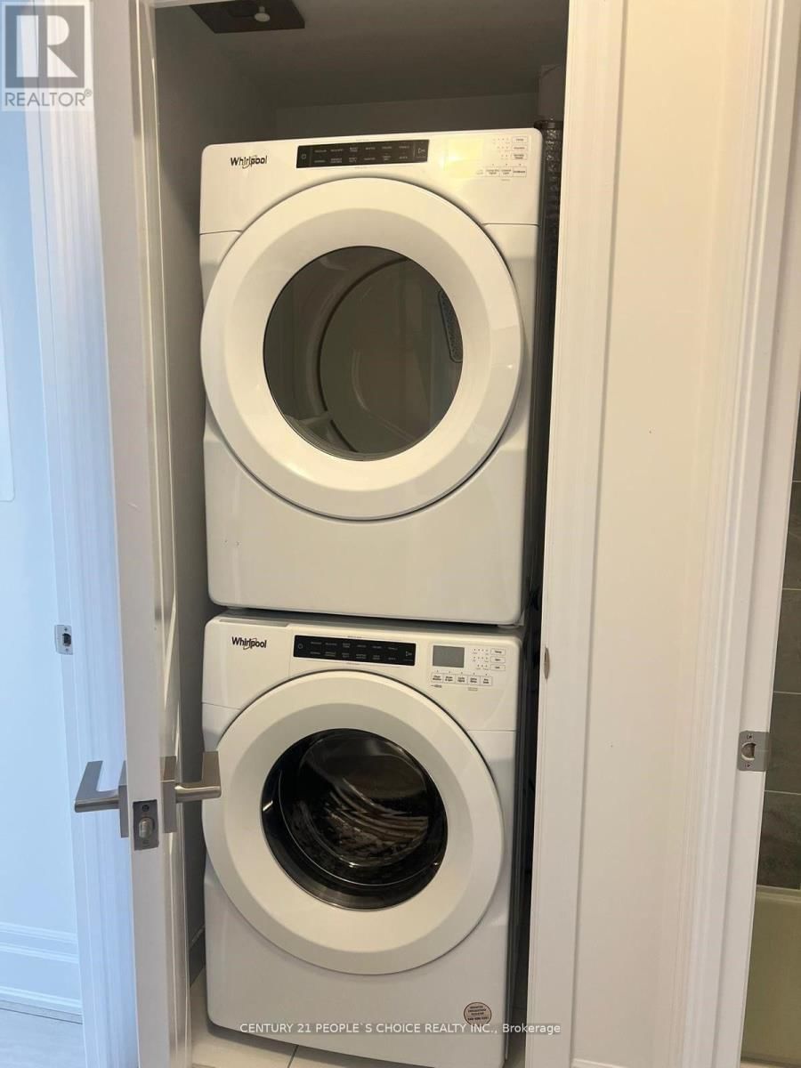 2501 - 30 ELM DRIVE Image 10