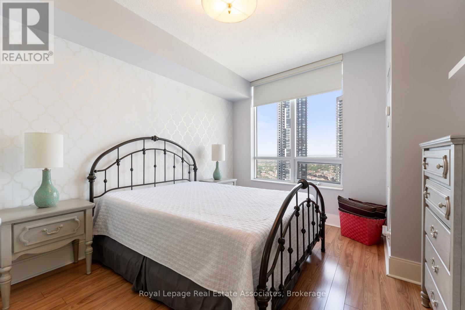 2604 - 330 BURNHAMTHORPE ROAD WEST Image 13