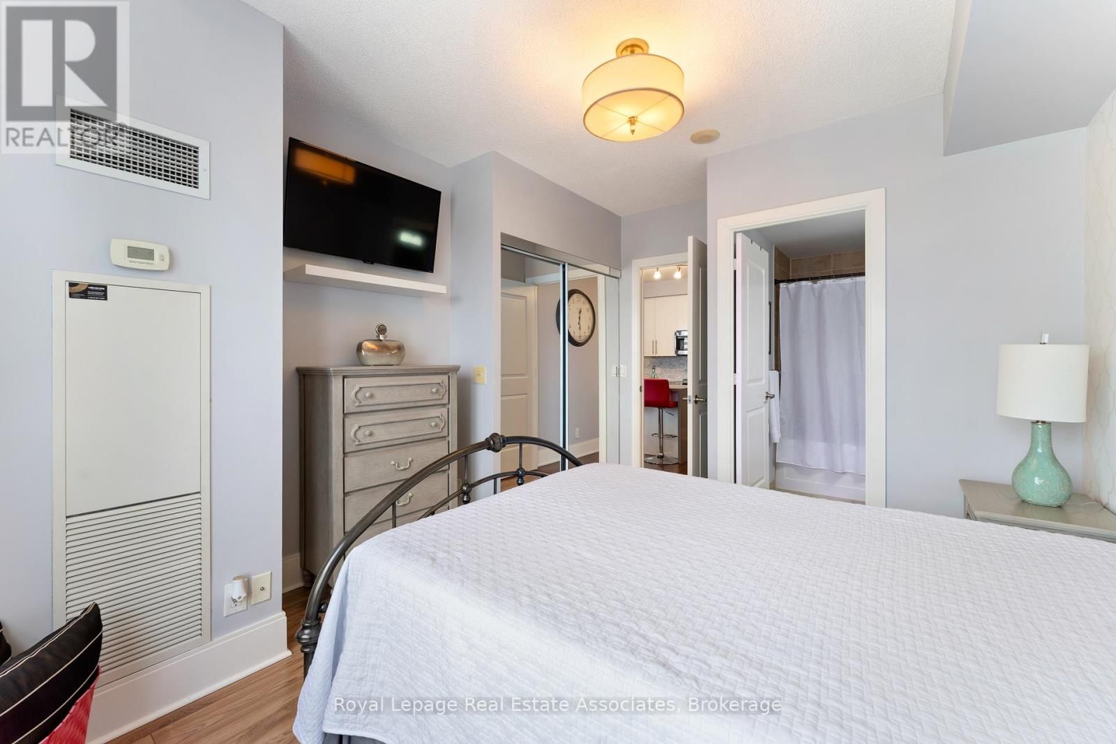 2604 - 330 BURNHAMTHORPE ROAD WEST Image 14