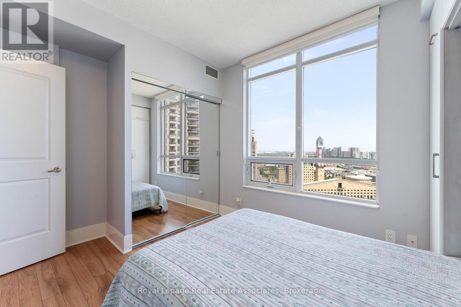 2604 - 330 BURNHAMTHORPE ROAD WEST Image 16