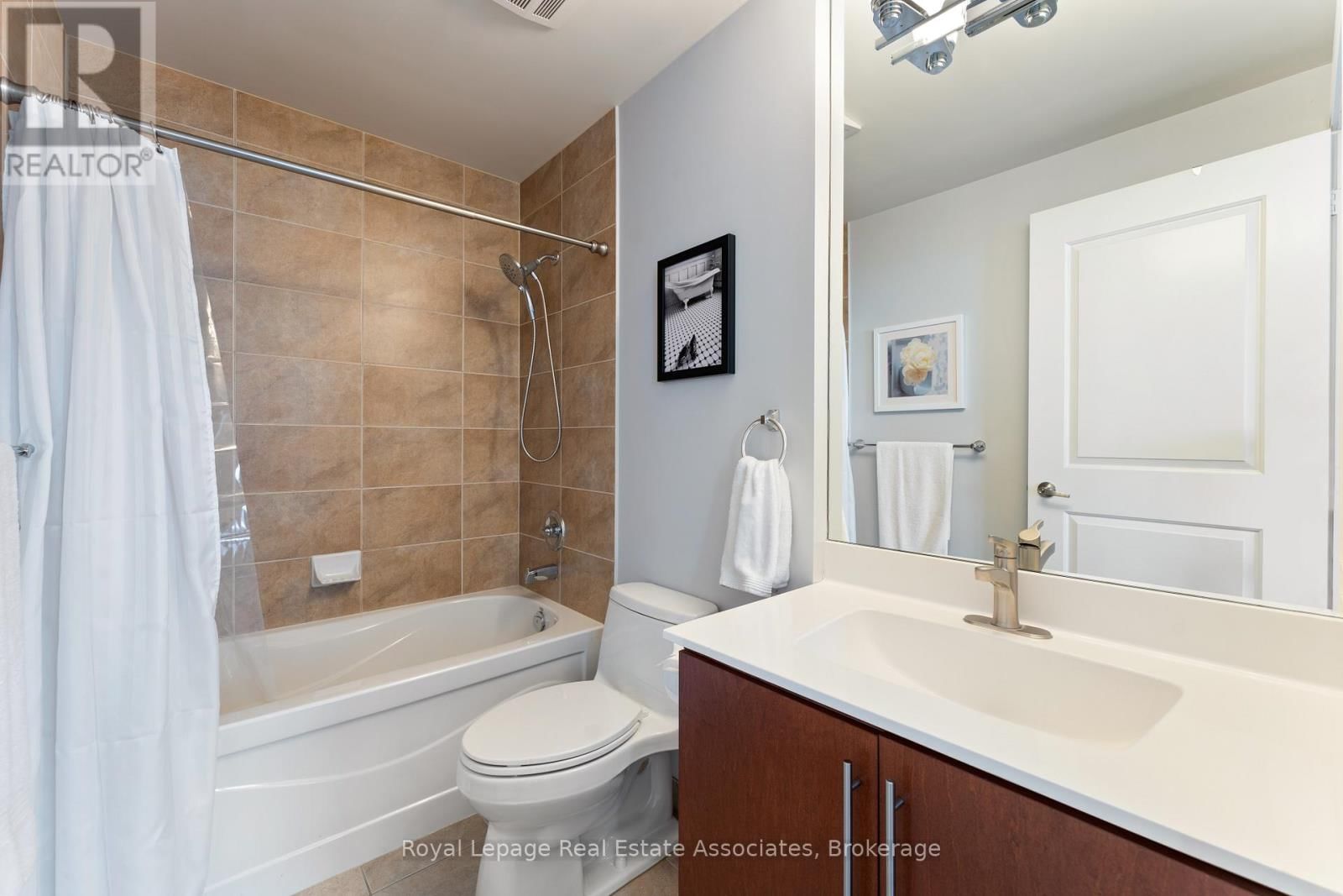 2604 - 330 BURNHAMTHORPE ROAD WEST Image 17