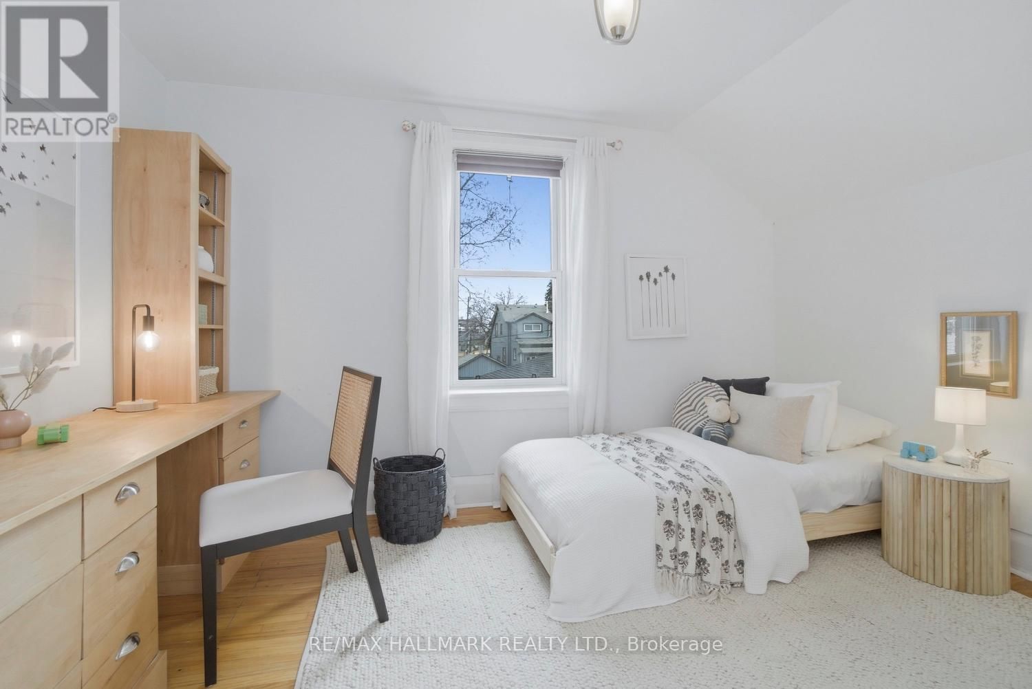 263 HUMBERCREST BOULEVARD Image 9