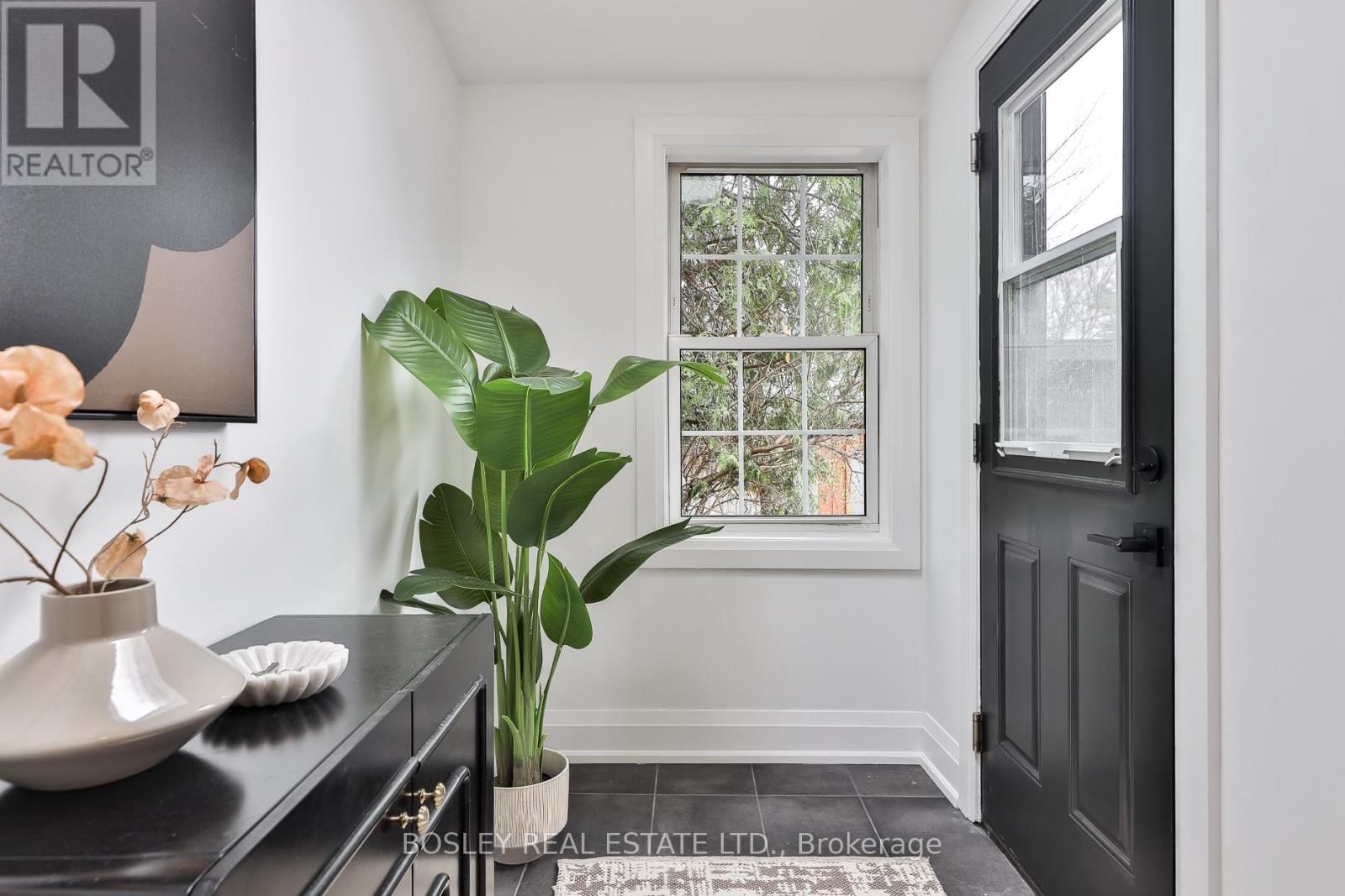 19 FERN AVENUE Image 20