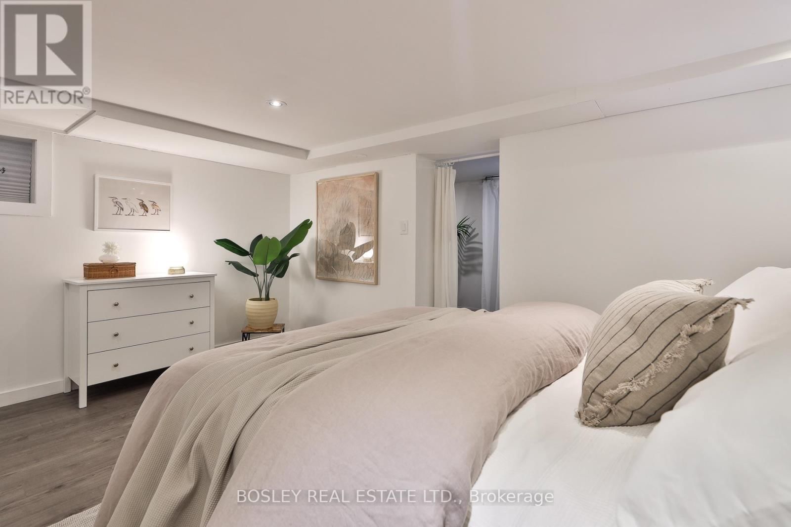 19 FERN AVENUE Image 43