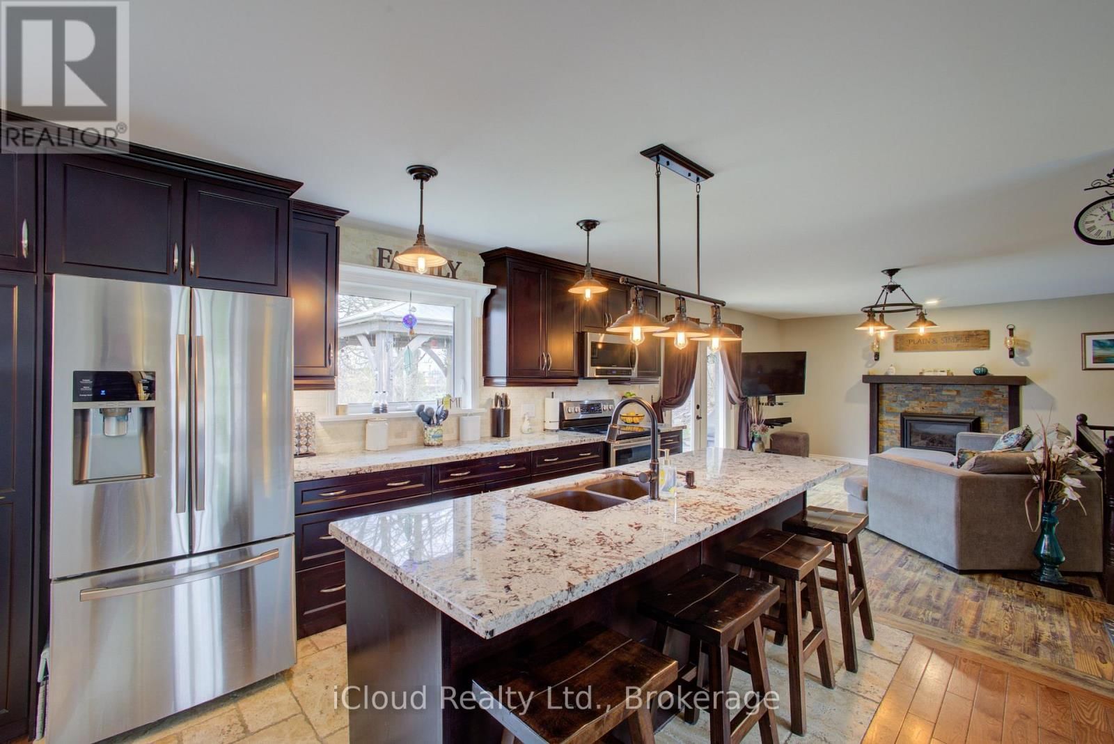 17 AGNES STREET Image 16