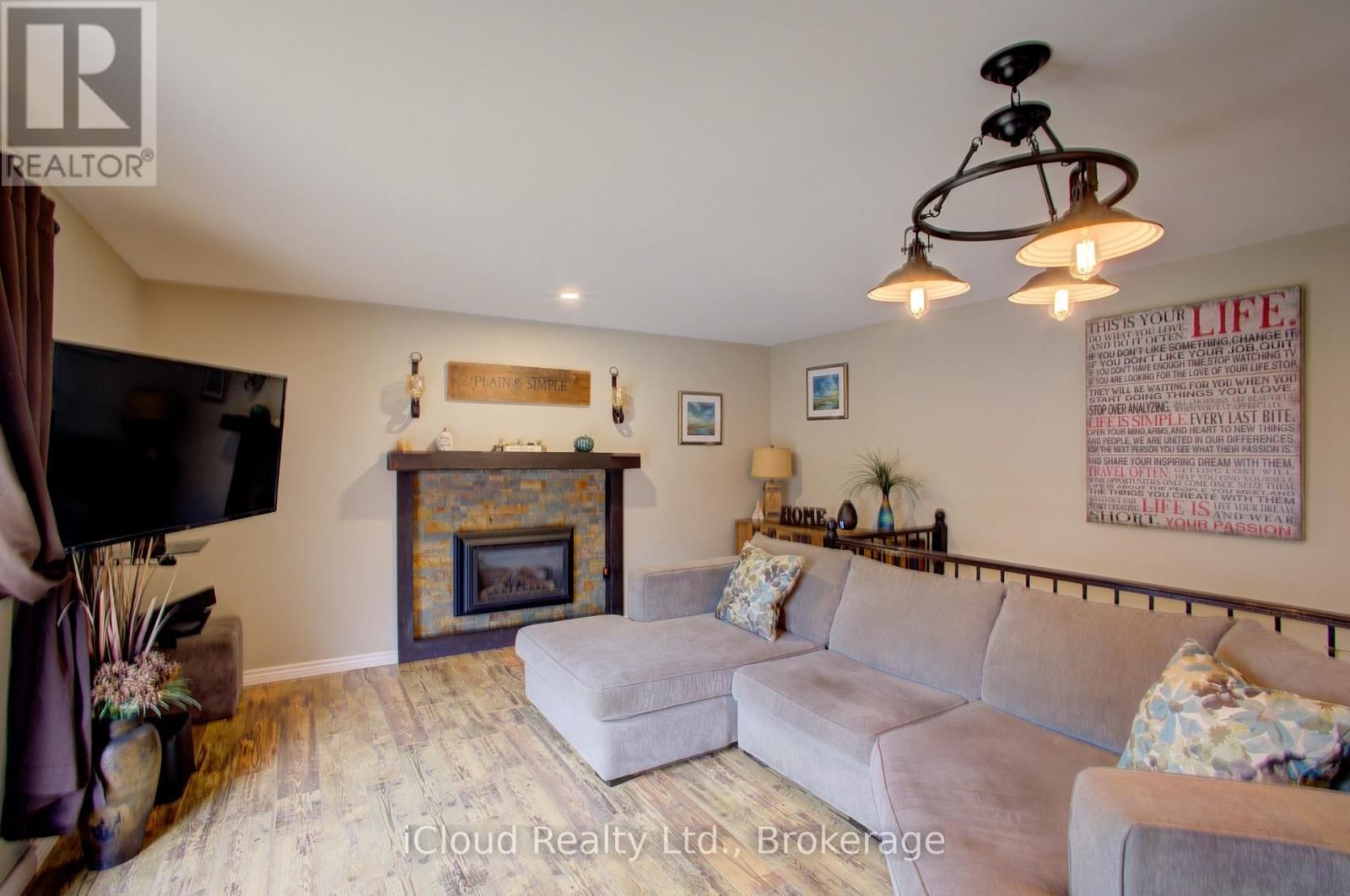 17 AGNES STREET Image 20