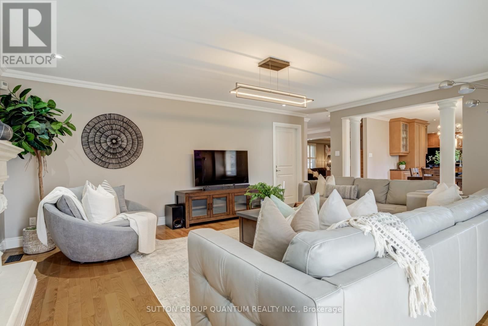 1166 GERAN CRESCENT Image 22