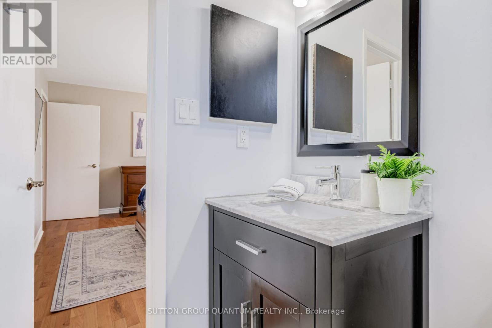 1166 GERAN CRESCENT Image 28