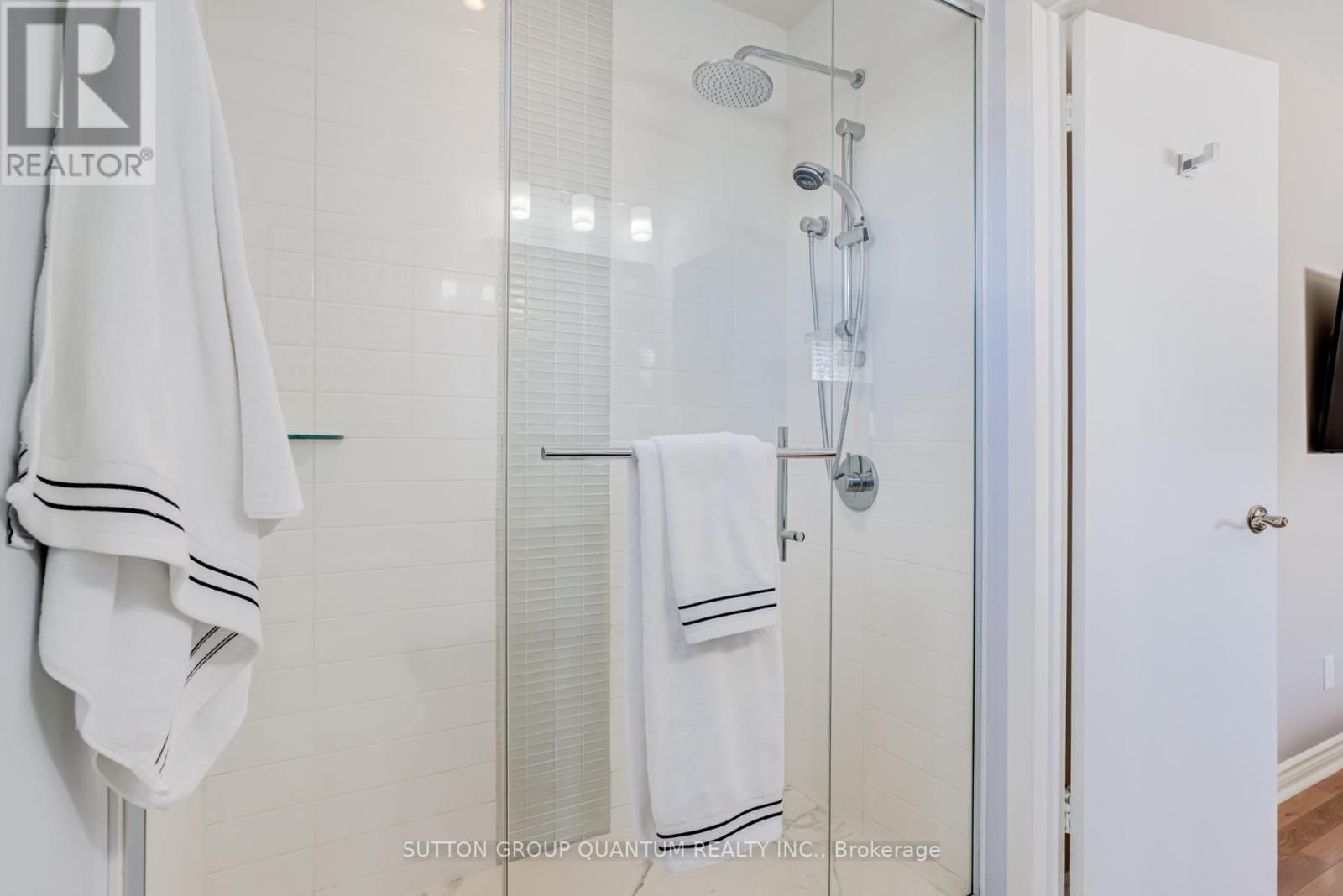 1166 GERAN CRESCENT Image 29