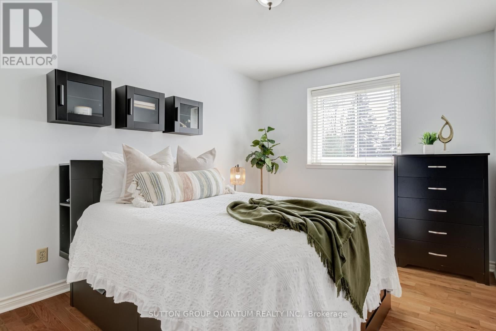 1166 GERAN CRESCENT Image 31