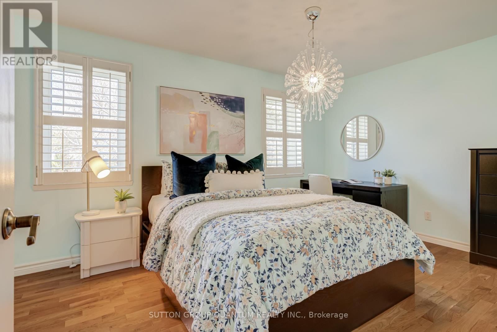 1166 GERAN CRESCENT Image 32