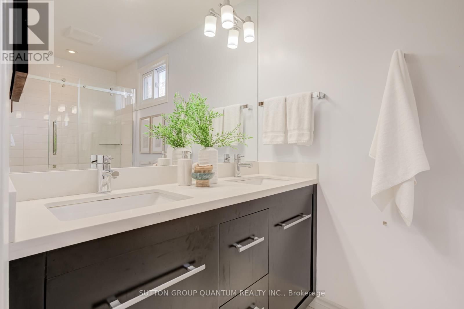 1166 GERAN CRESCENT Image 34