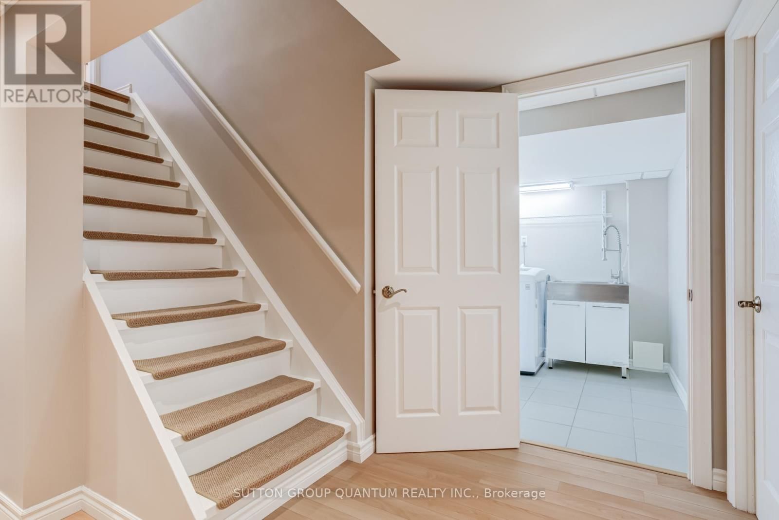 1166 GERAN CRESCENT Image 37