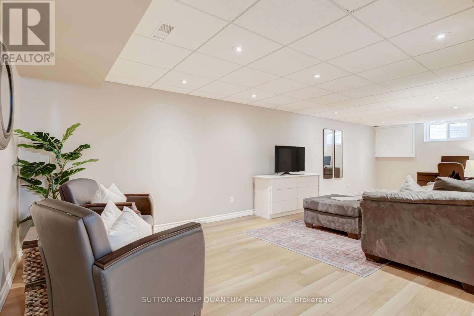 1166 GERAN CRESCENT Image 38