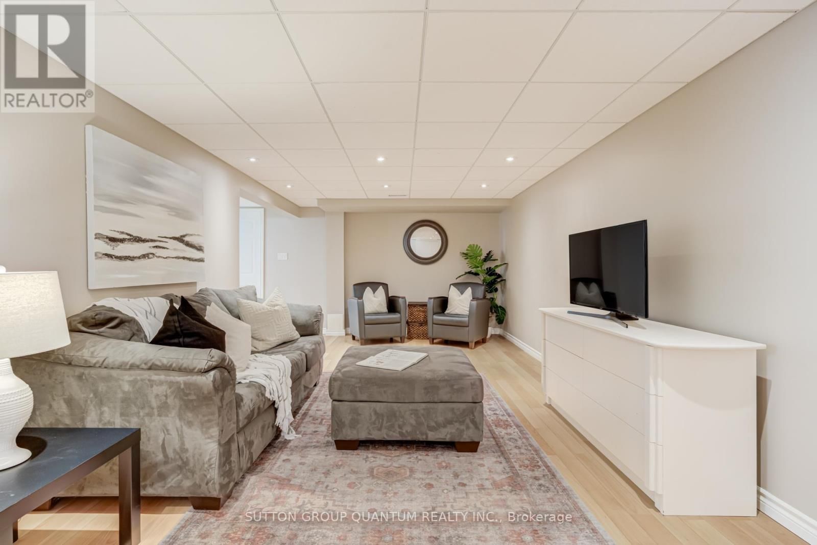 1166 GERAN CRESCENT Image 39