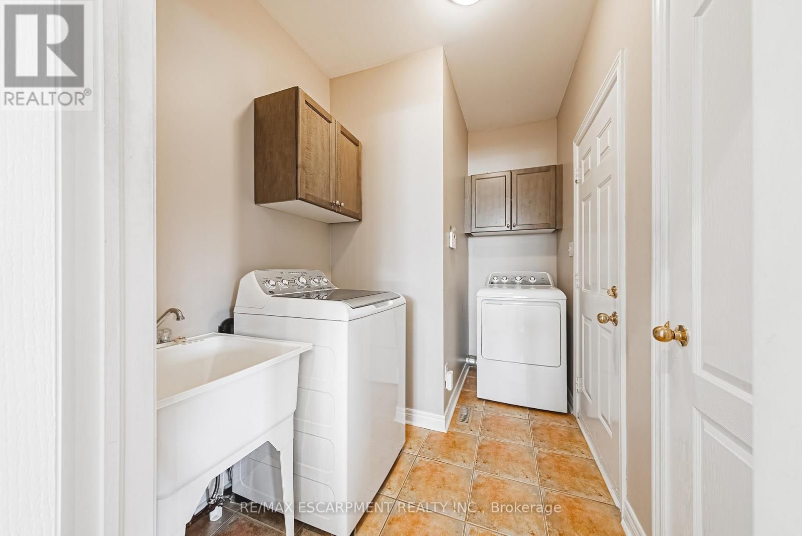 125 CREEK PATH AVENUE Image 32