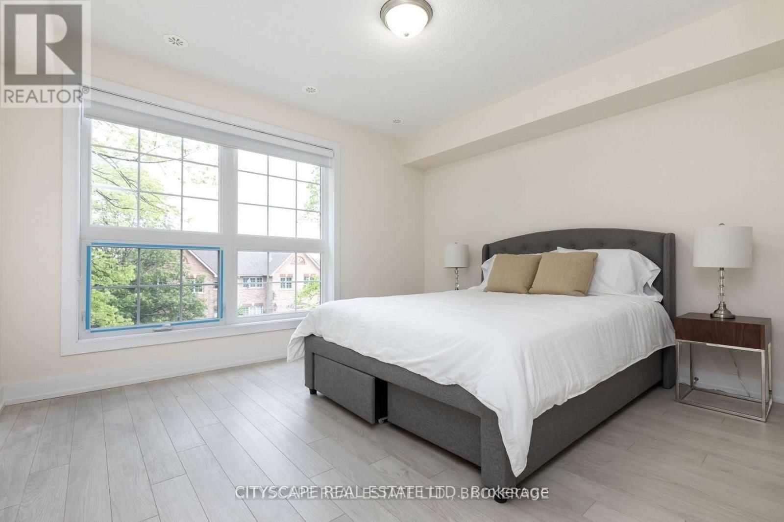 1060 LANSDOWNE AVENUE Image 11