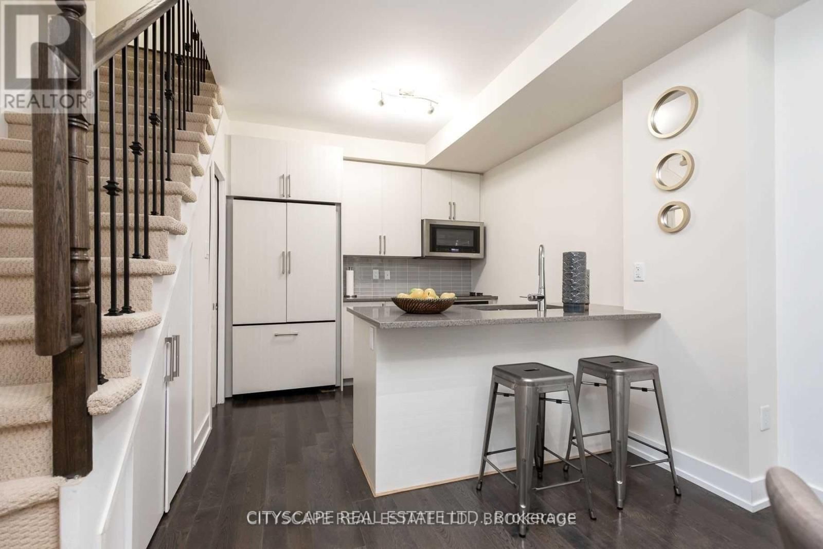 1060 LANSDOWNE AVENUE Image 6