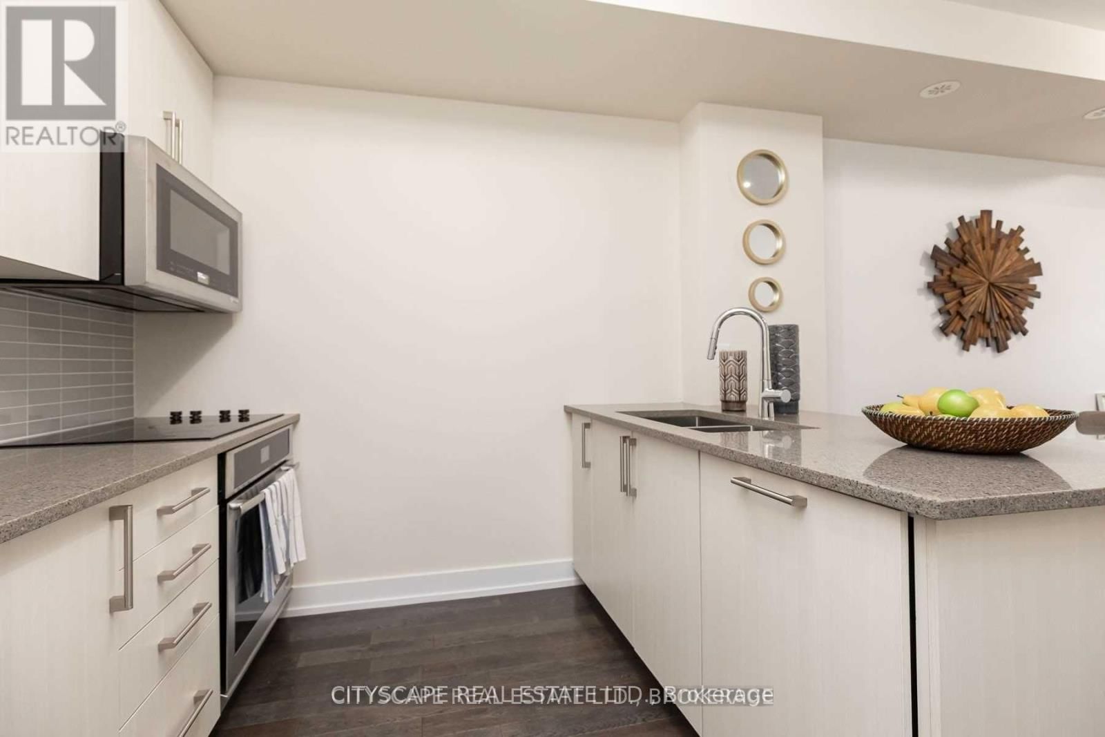 1060 LANSDOWNE AVENUE Image 7