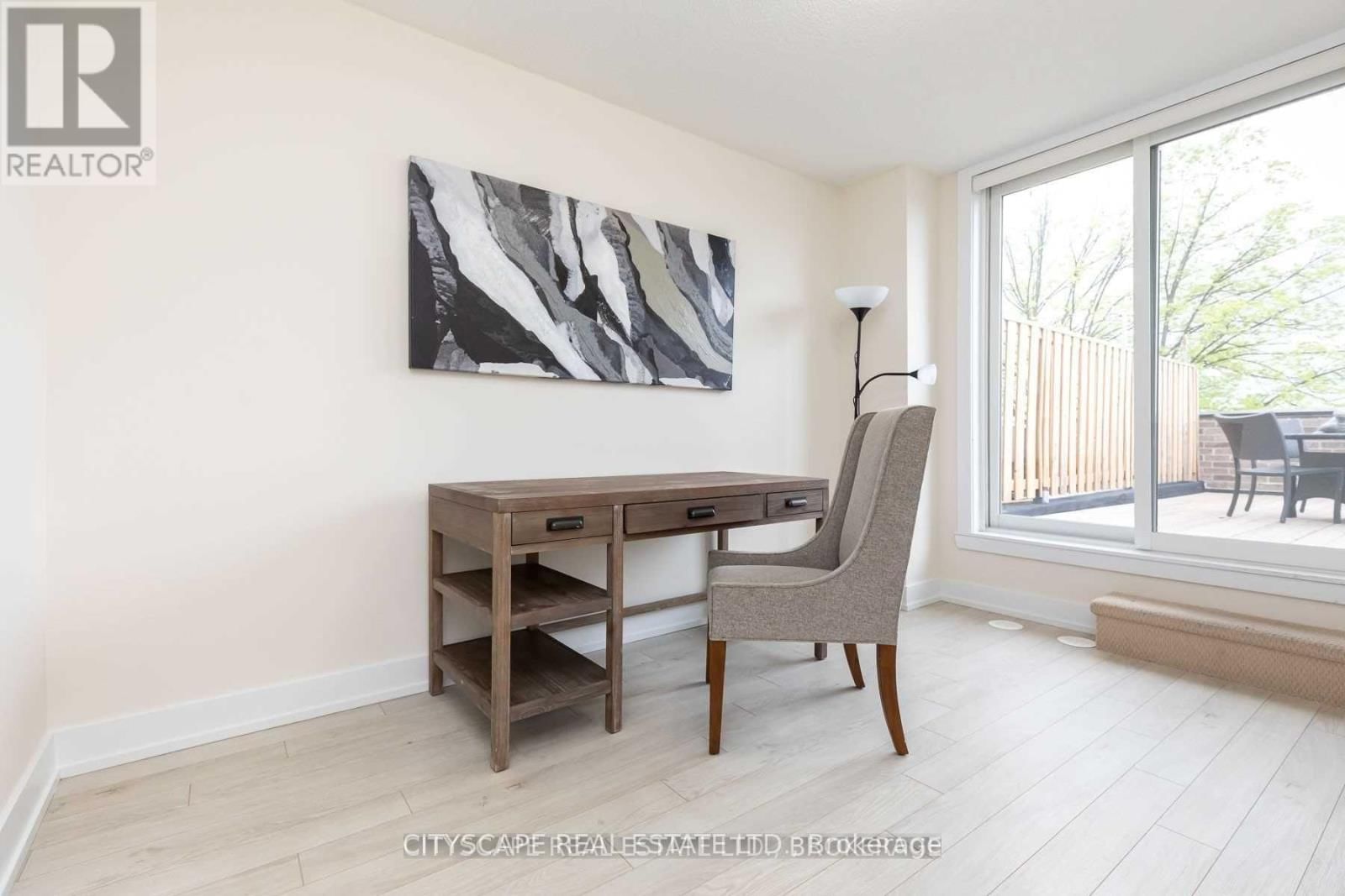 1060 LANSDOWNE AVENUE Image 9