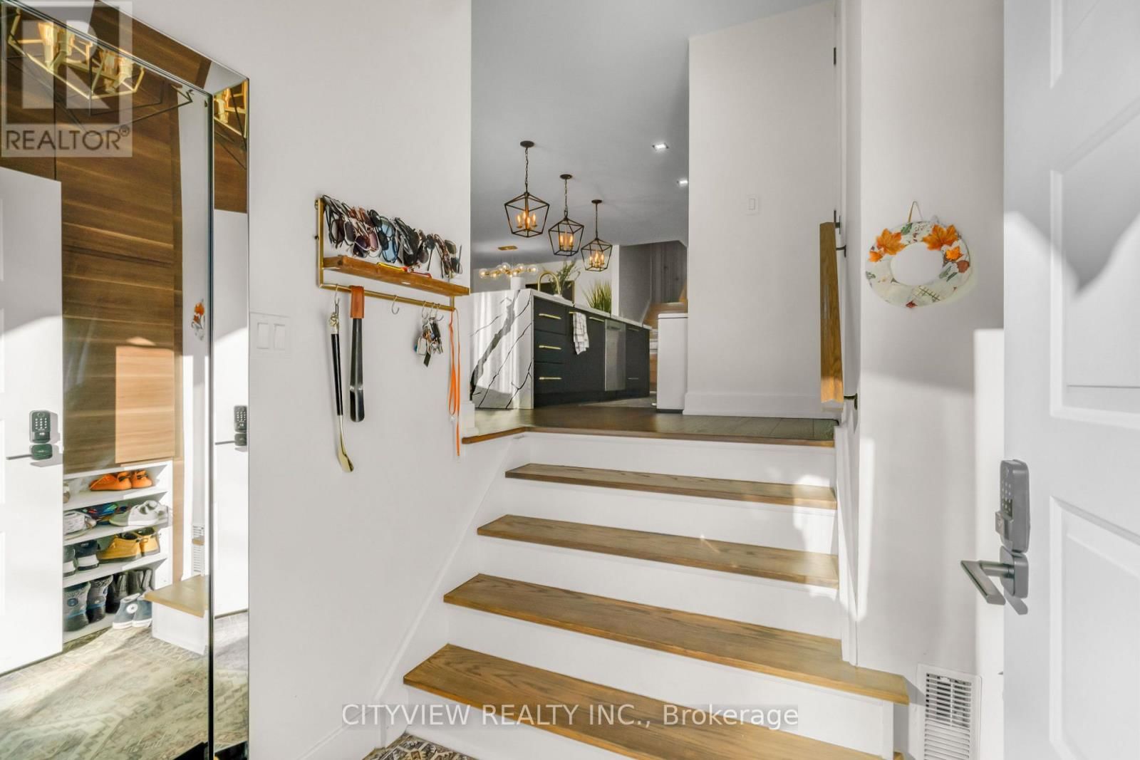 64 FOXACRE ROW Image 10