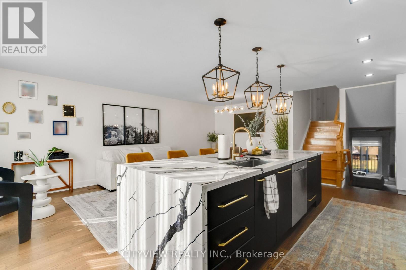 64 FOXACRE ROW Image 12