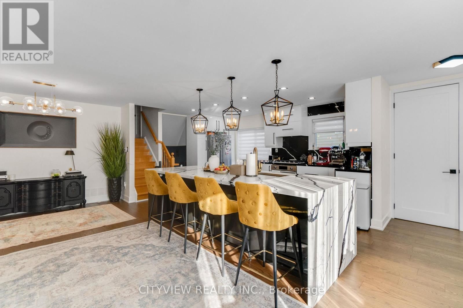 64 FOXACRE ROW Image 13