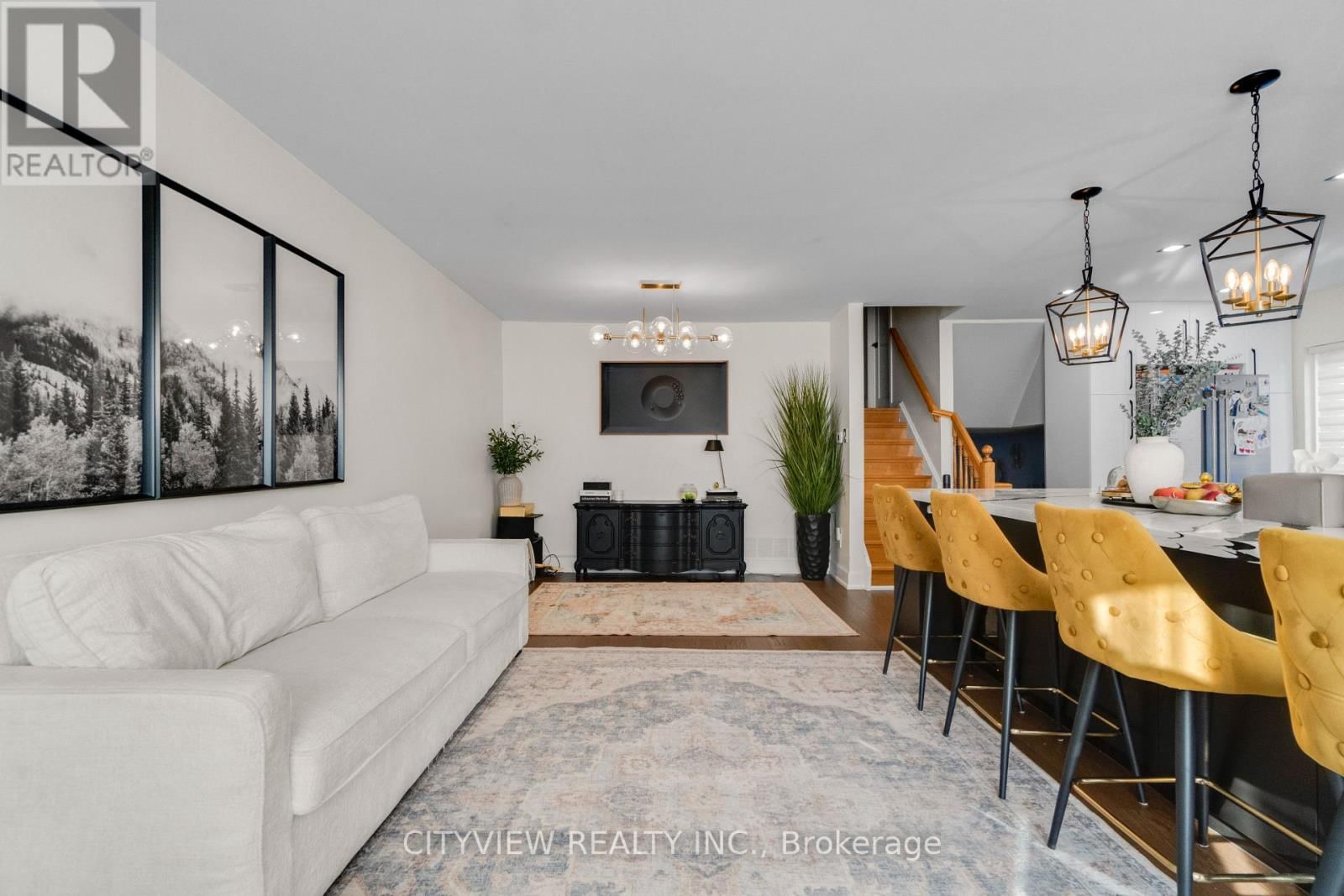 64 FOXACRE ROW Image 14