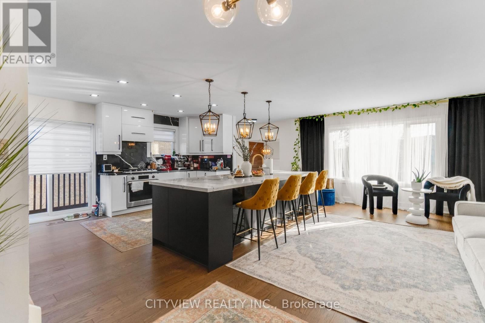 64 FOXACRE ROW Image 15