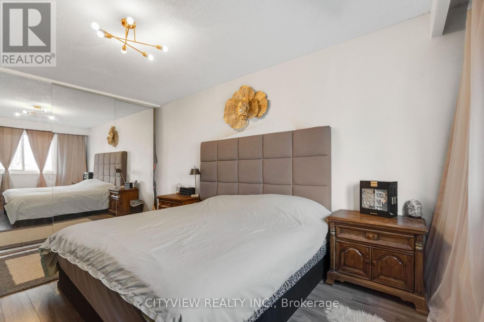 64 FOXACRE ROW Image 21