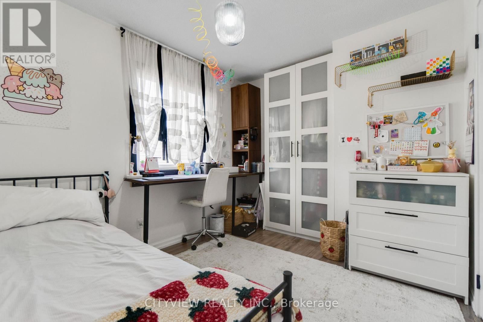 64 FOXACRE ROW Image 25