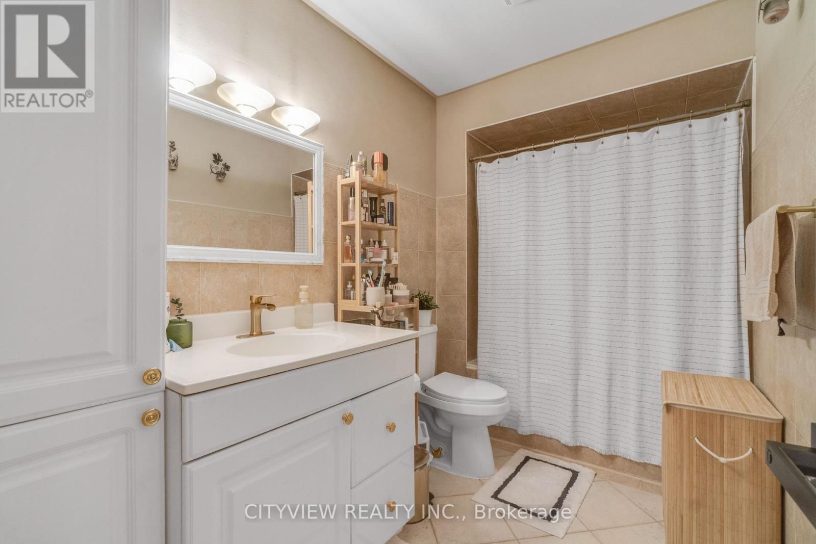 64 FOXACRE ROW Image 26