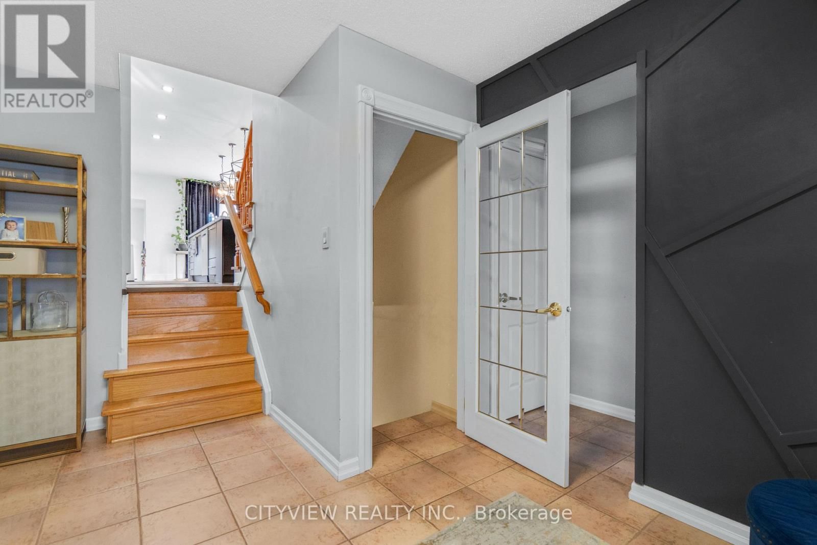 64 FOXACRE ROW Image 27