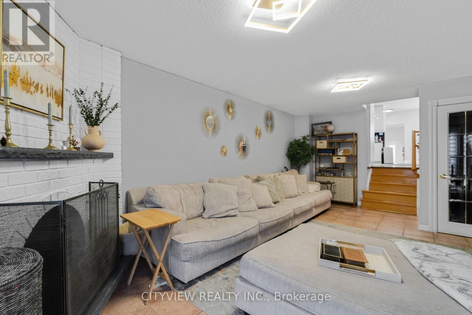 64 FOXACRE ROW Image 30