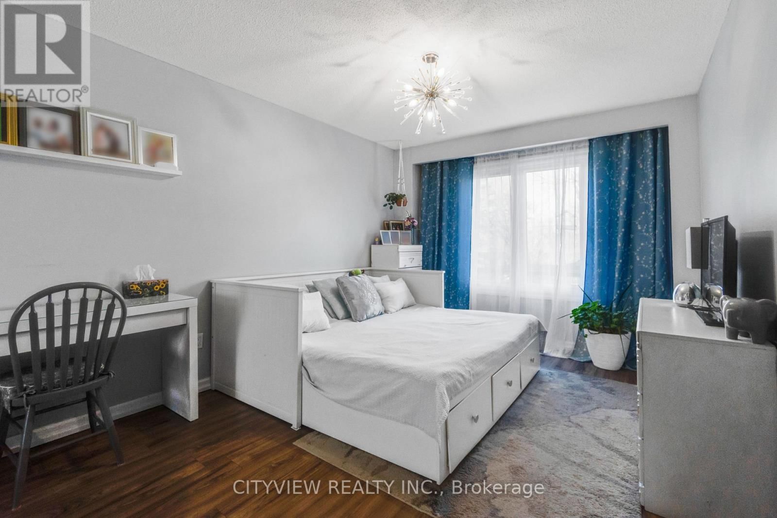 64 FOXACRE ROW Image 31