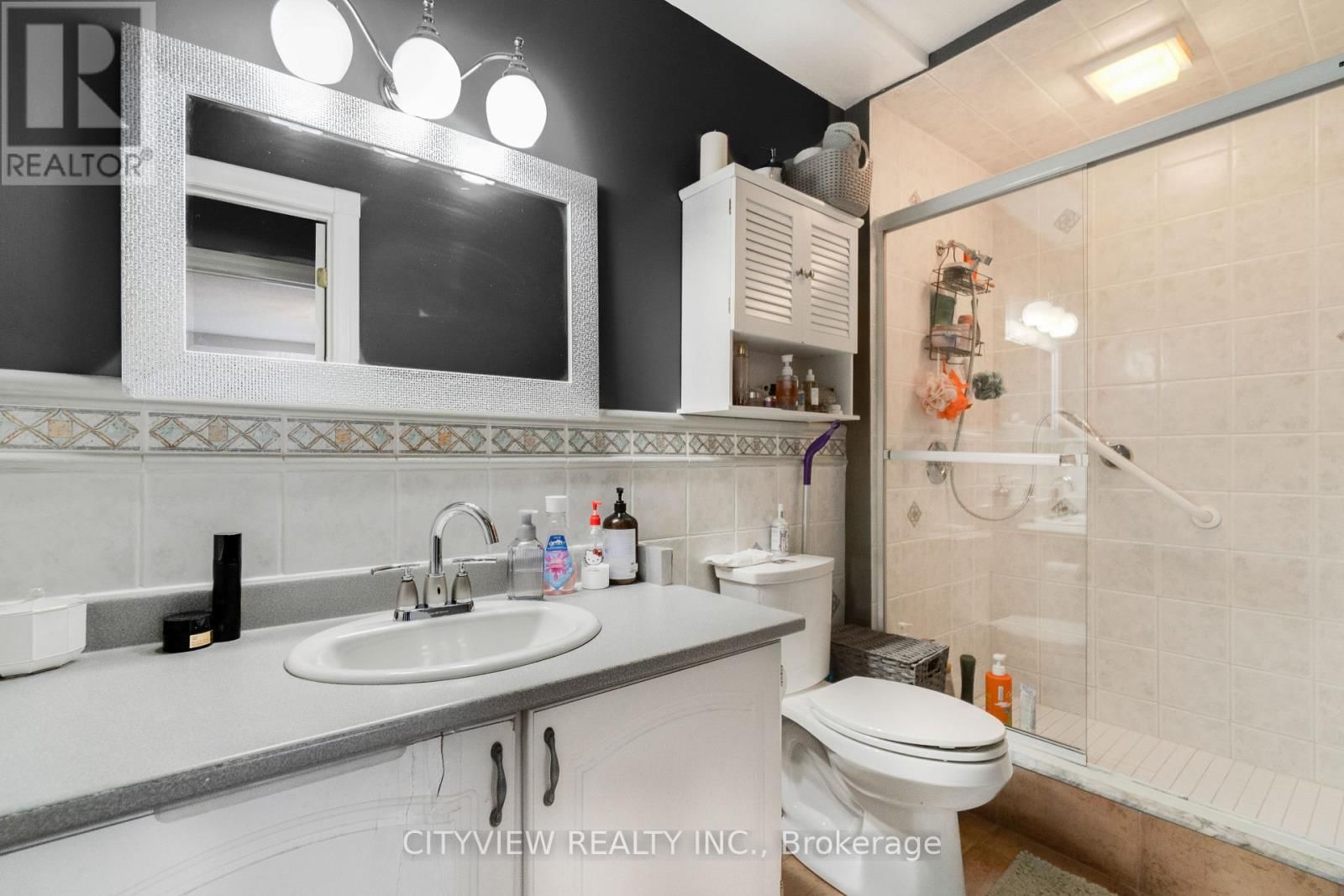 64 FOXACRE ROW Image 33