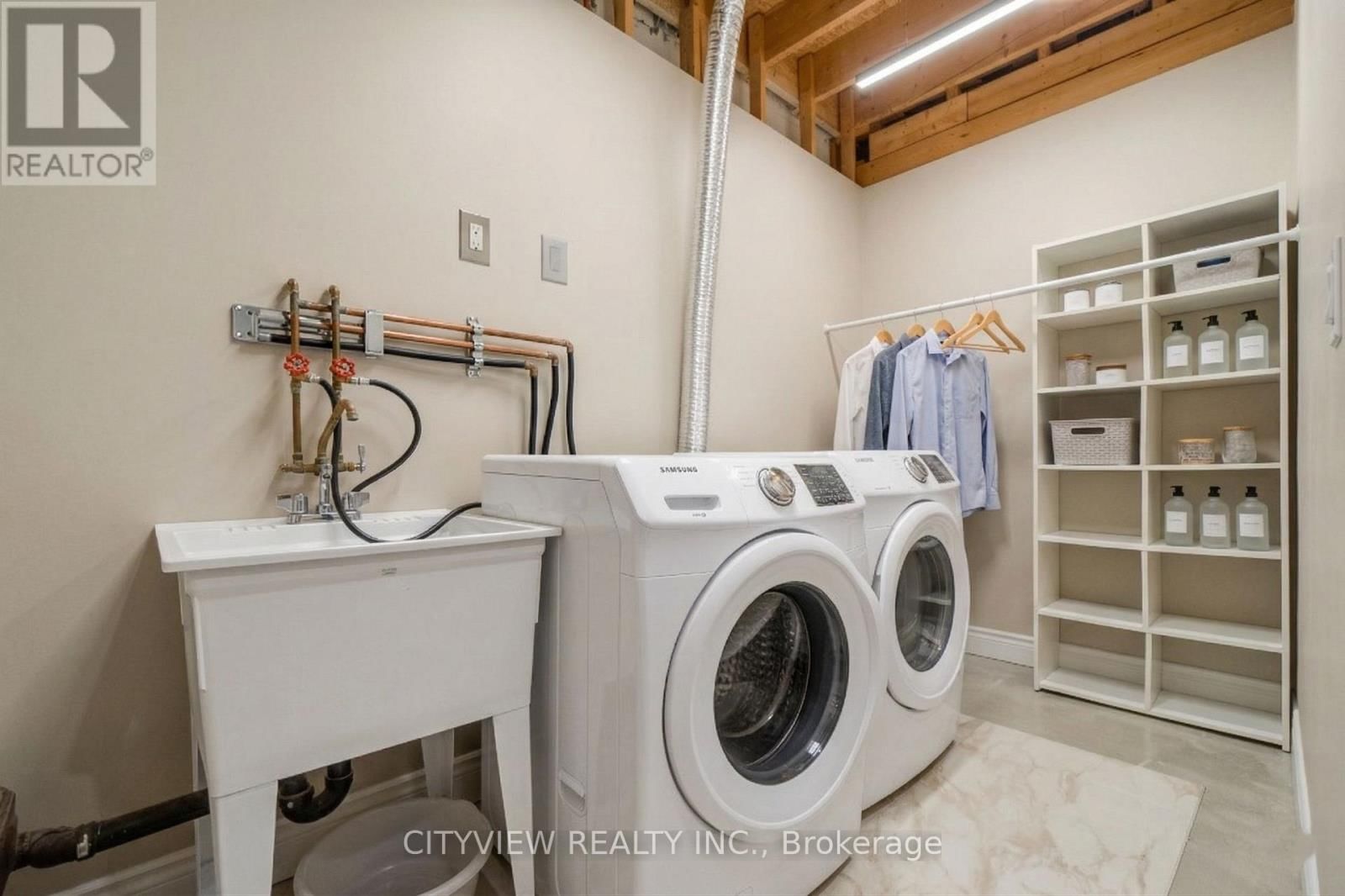 64 FOXACRE ROW Image 37